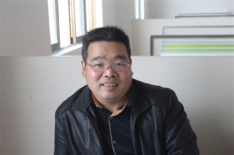 周雪峰和家乡一起发展